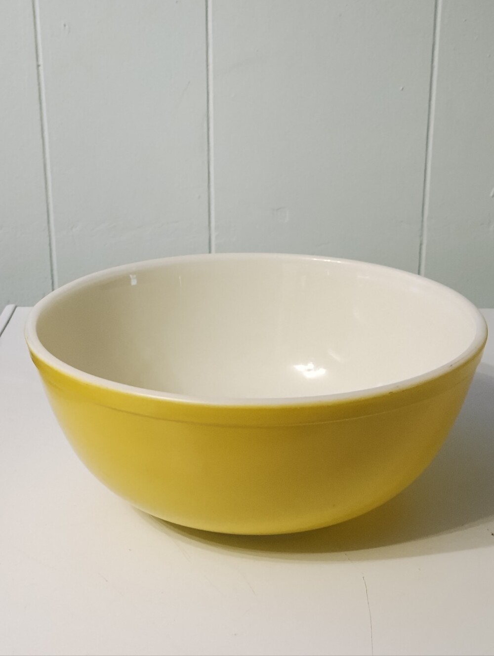Vintage Pyrex 404 Yellow Mixing Bowl - Classic Ivory Interior